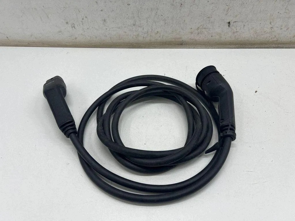 Cable de carga KIA 66632ADS013AK 168kW 2022 usado