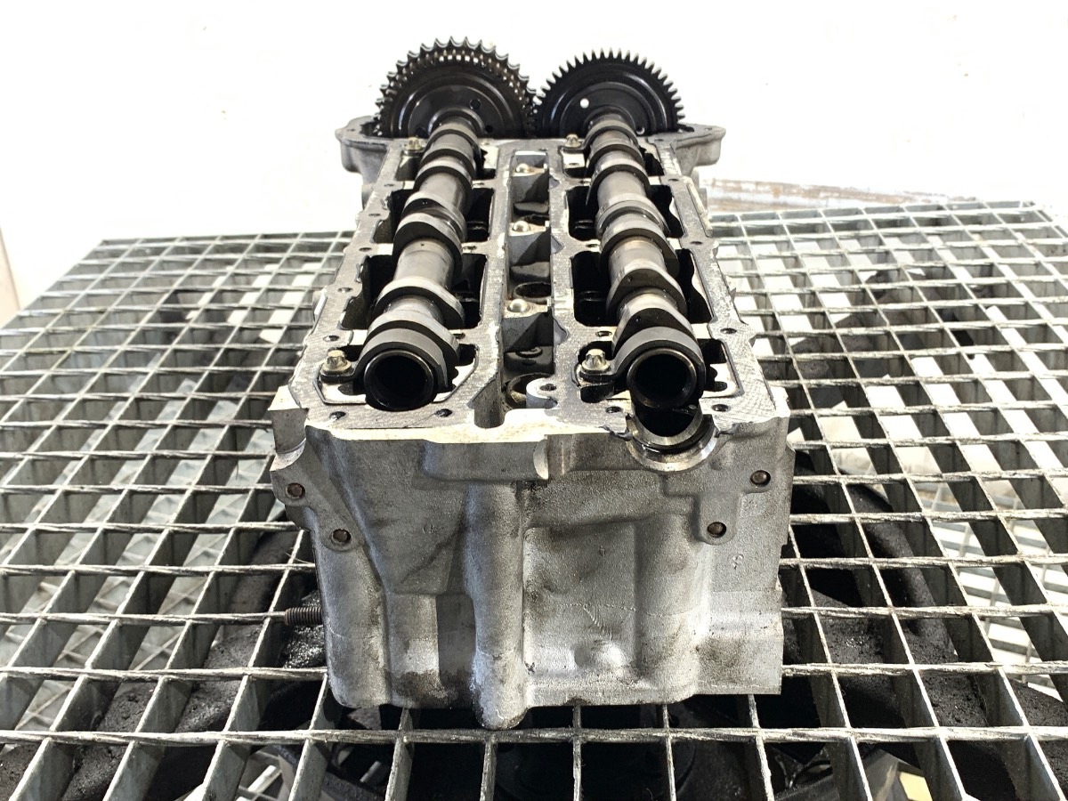 Sylinterikansi oikea Mersu W251 3.0 224hv