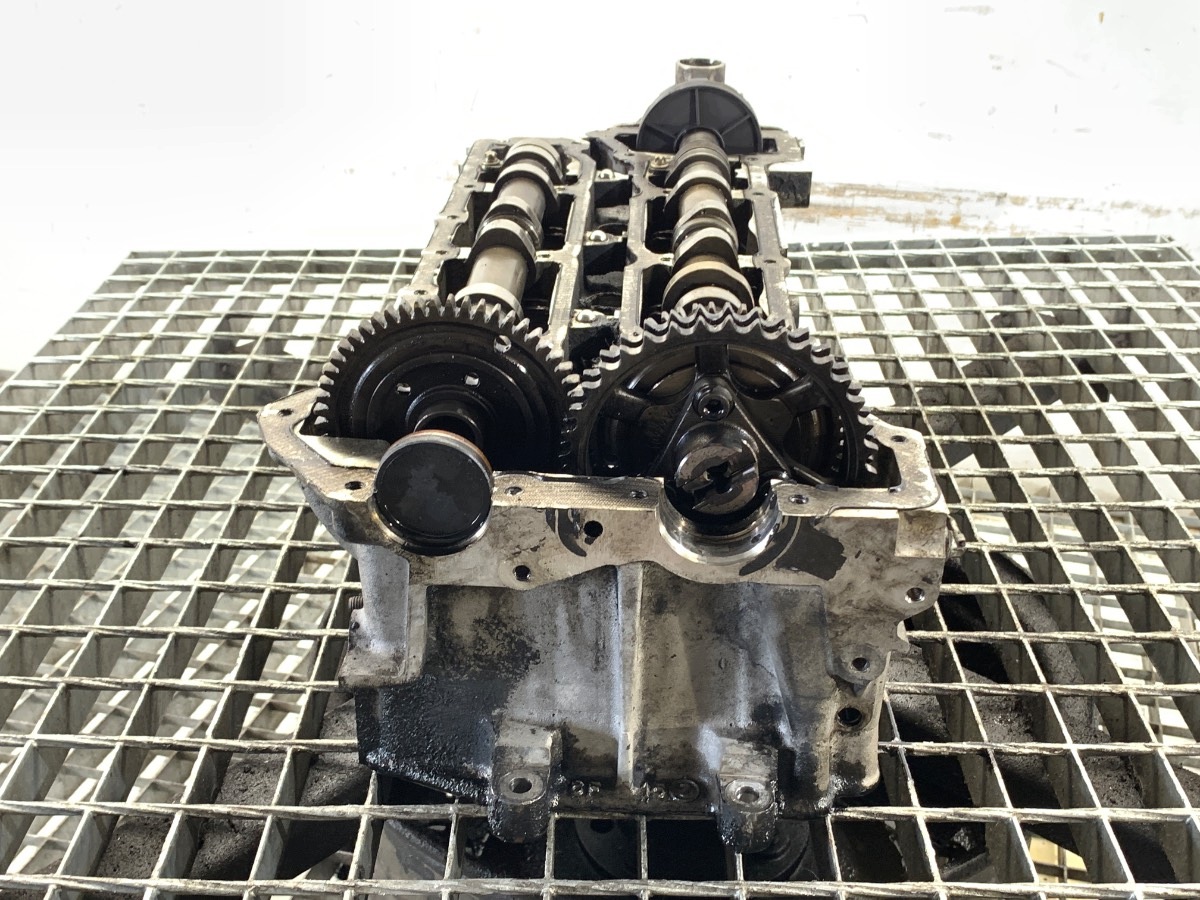 Sylinterikansi vasen Mercedes W251 3.0 224hv