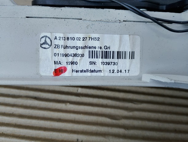 Führungsschiene Kofferraumrollo Mercedes W213 A2138100127 image 6