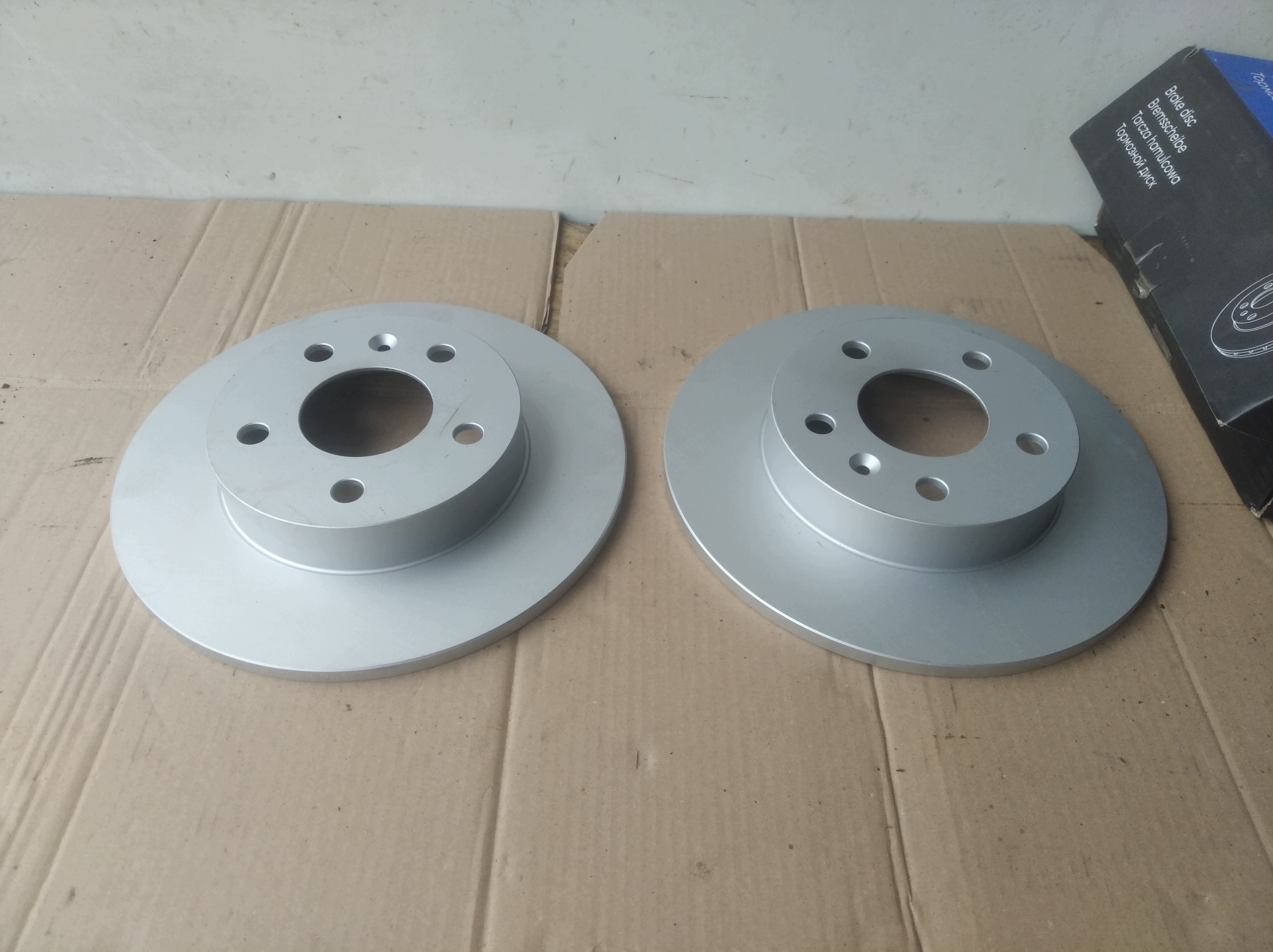Disques de frein arrière Opel Astra III H image 2