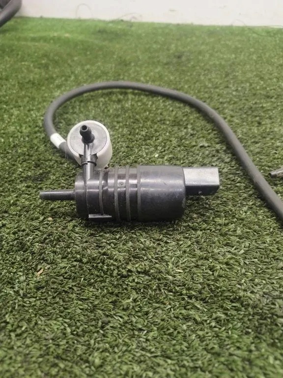 BMW i3 Windshield Washer Pump Used image 2
