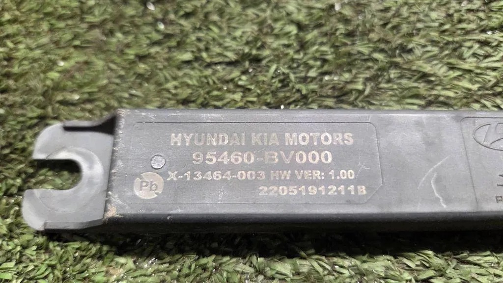 Front Left Headliner Handle KIA X13464003 Used image 7