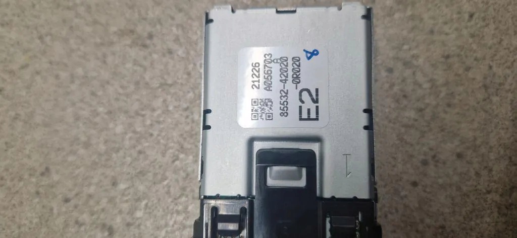 USB Toyota 8553242020 2.5L hybrid 160kW 2020