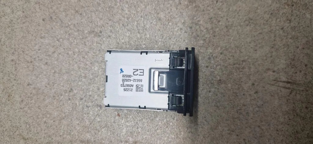 USB Toyota 8553242020 Hybride 2.5L 160kW 2020 image 4