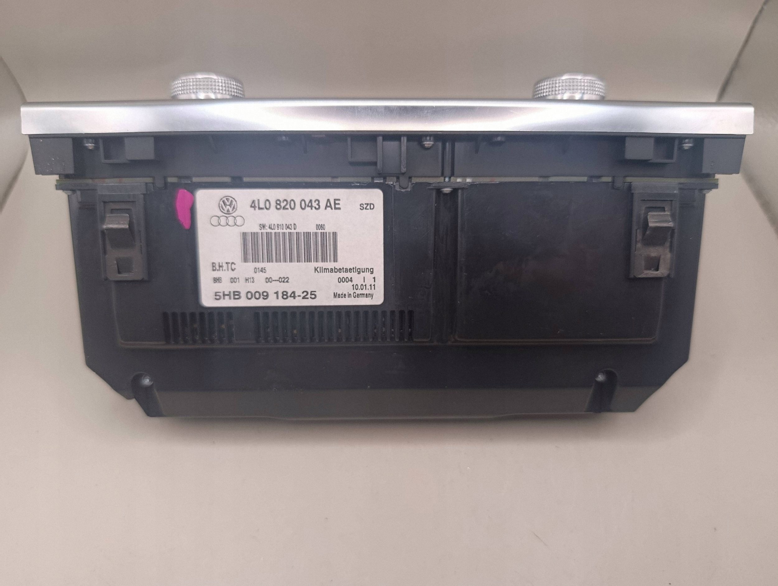 Panneau de climatisation Audi Q7 4L 4L0820043AE image 3