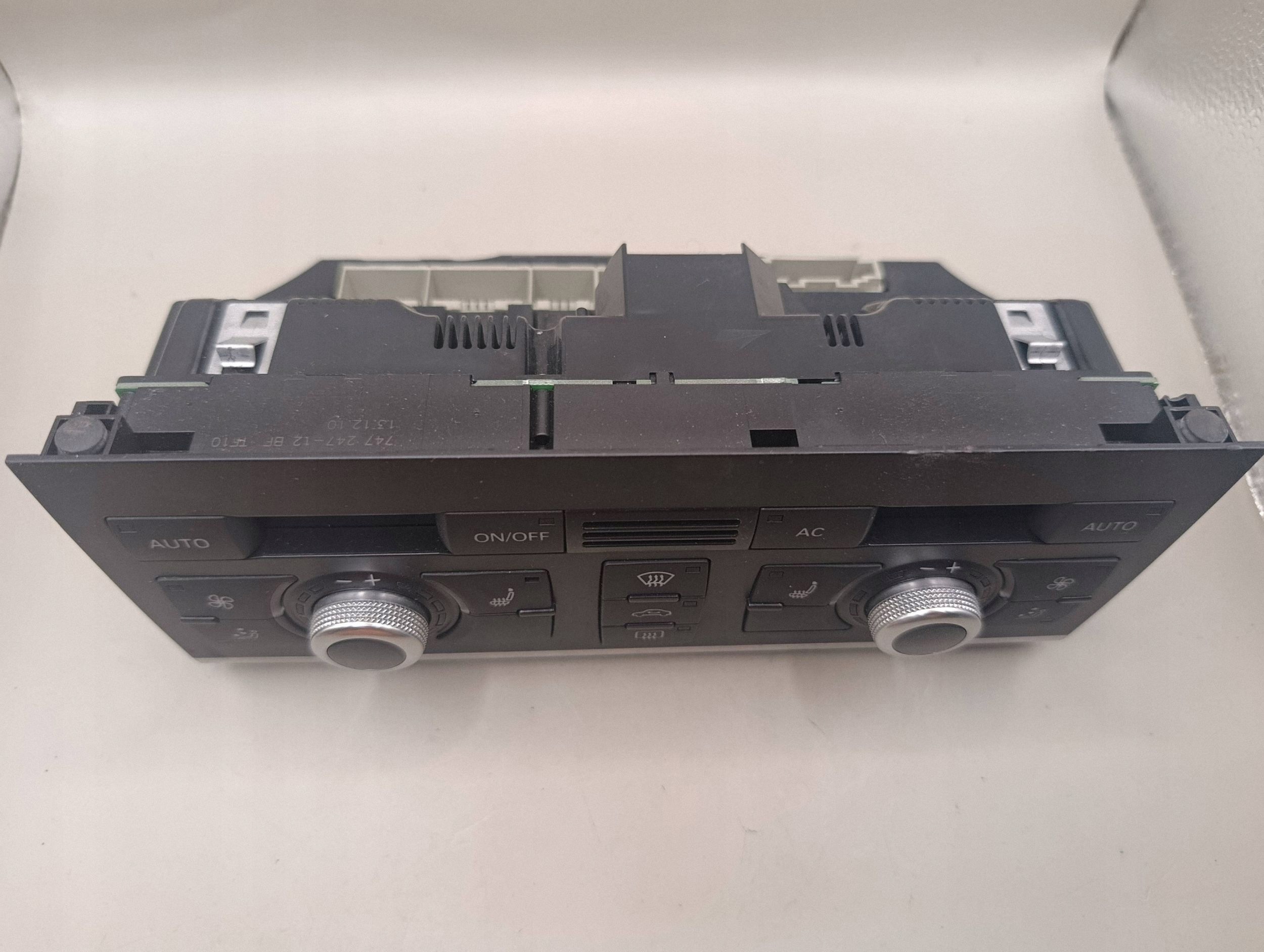 Panneau de climatisation Audi Q7 4L 4L0820043AE image 4