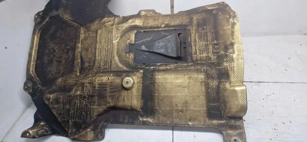 Cache moteur Mercedes E (W212) A2125240525 diesel 2011 image 2