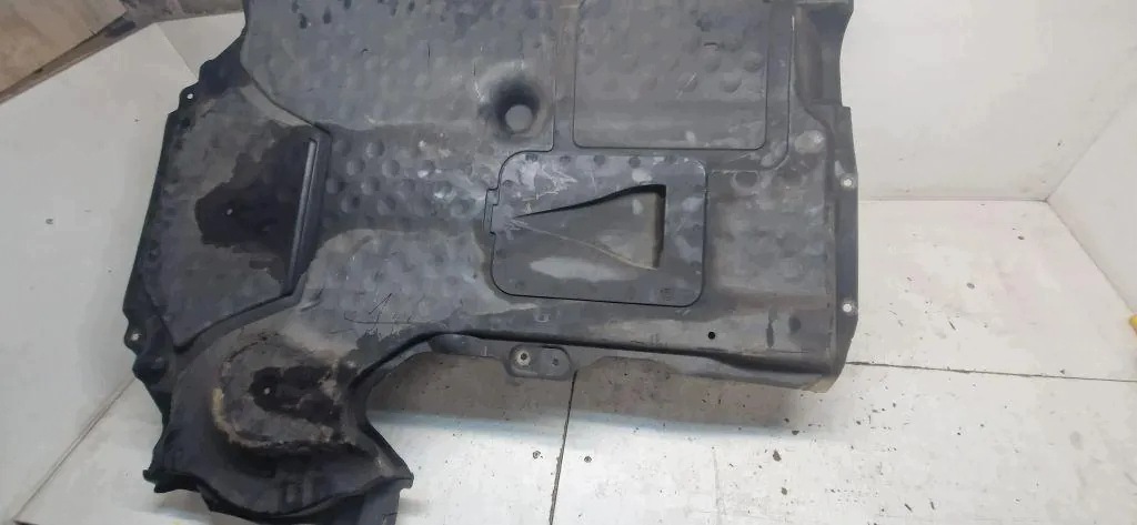Cache moteur Mercedes E (W212) A2125240525 diesel 2011 image 6