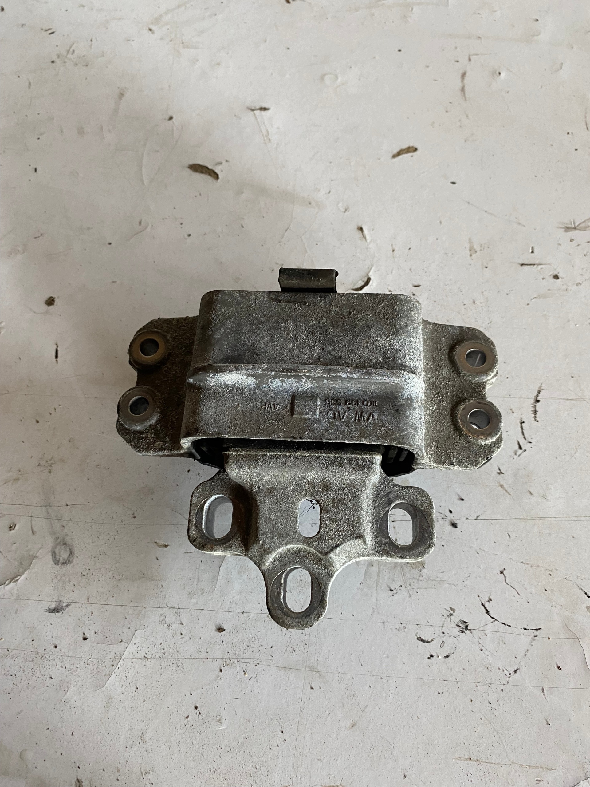 Support moteur Skoda Superb II 1K0199555T image 2