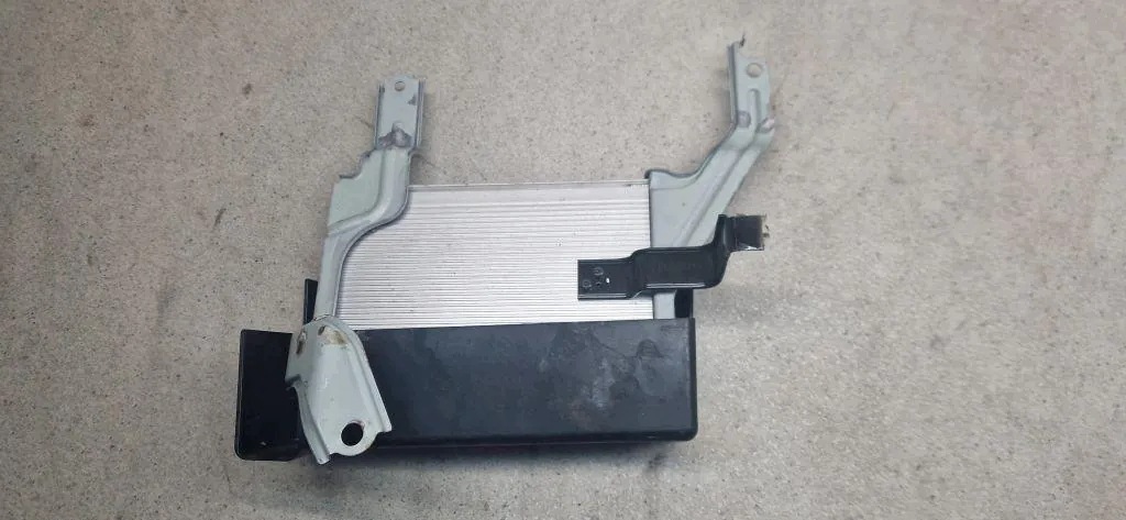 Versterker Toyota Prius W3 8618347010 image 4