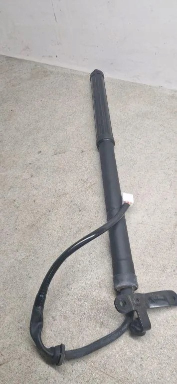 Vérin de hayon Toyota 1060410565 2.5L D 2020 image 2