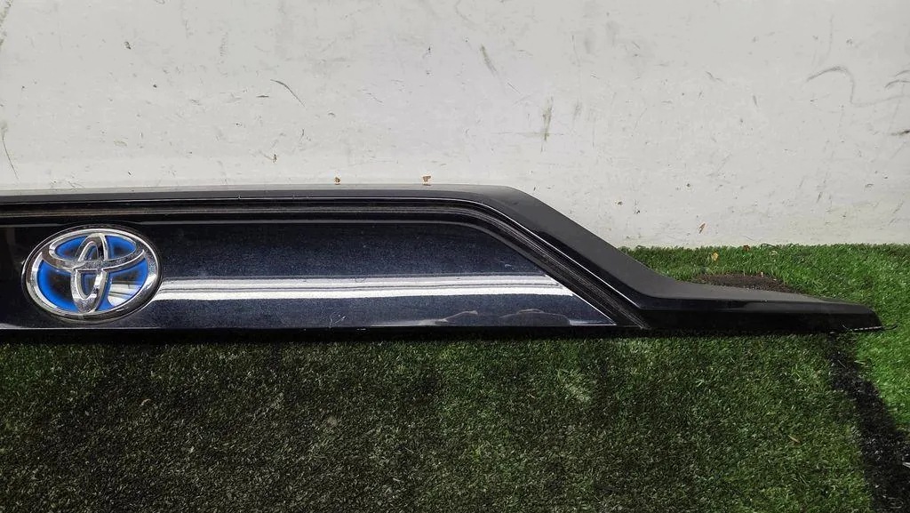 Takaluukun verhoilu TOYOTA 7681142390 2.5D 2020