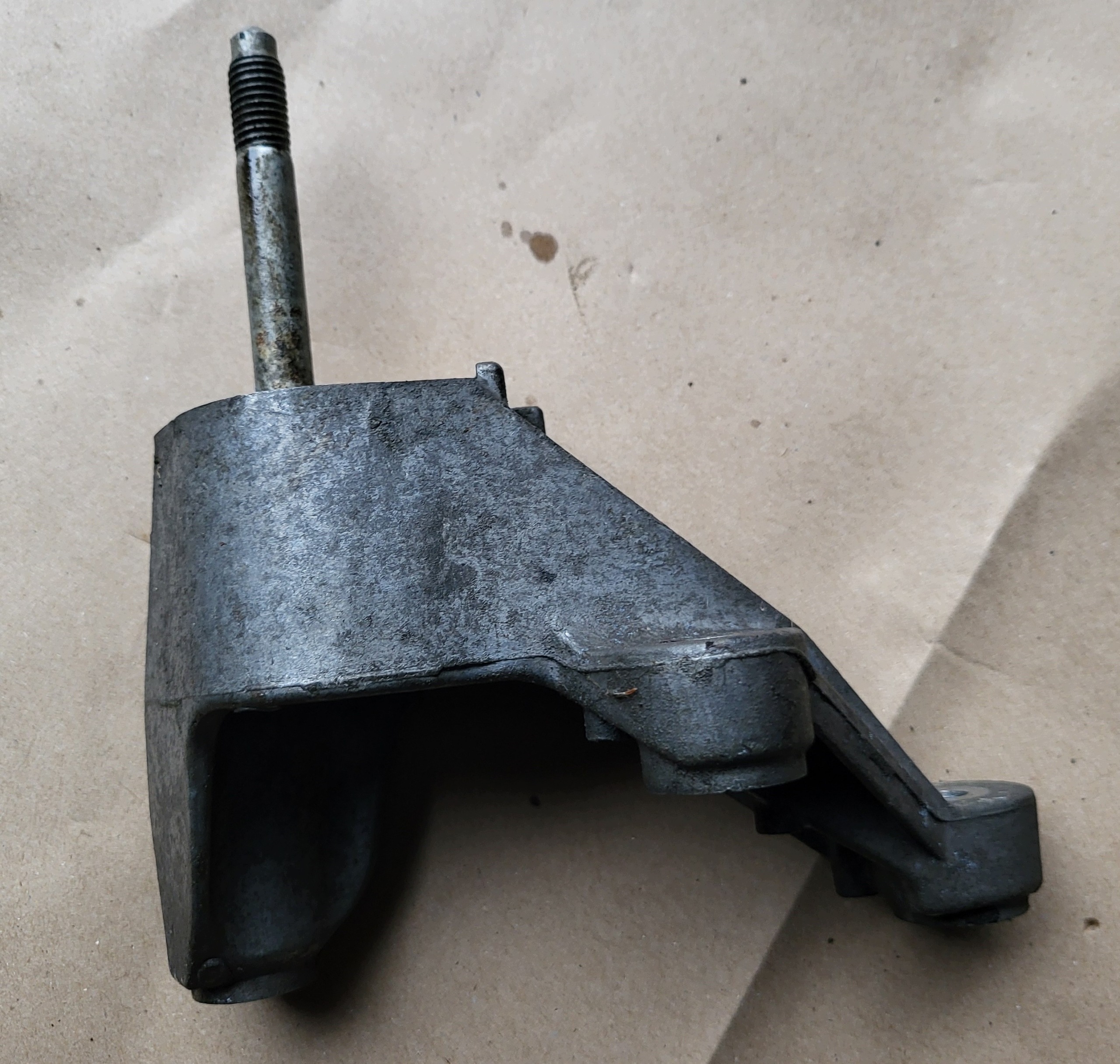 Vaihteiston tukijalka Saab 9-5 3.0 TiD