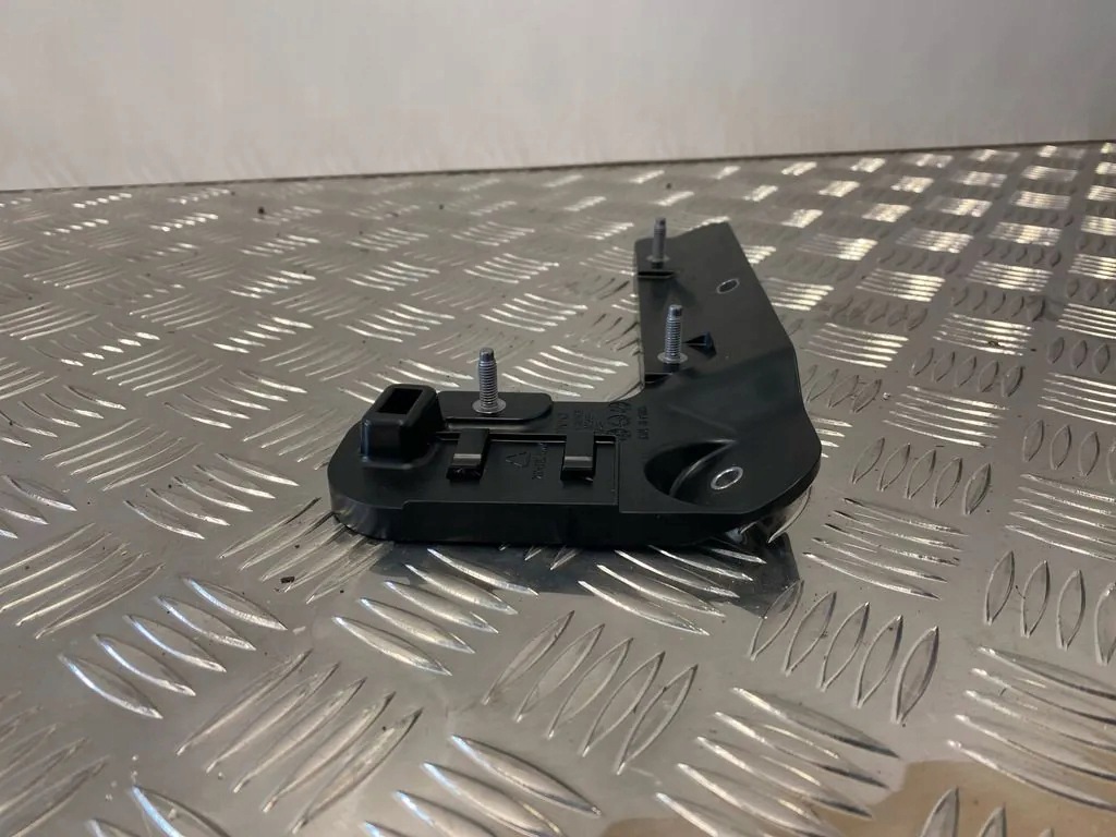 Volvo EX30 2024 : Support garde-boue OEM 576283 image 3
