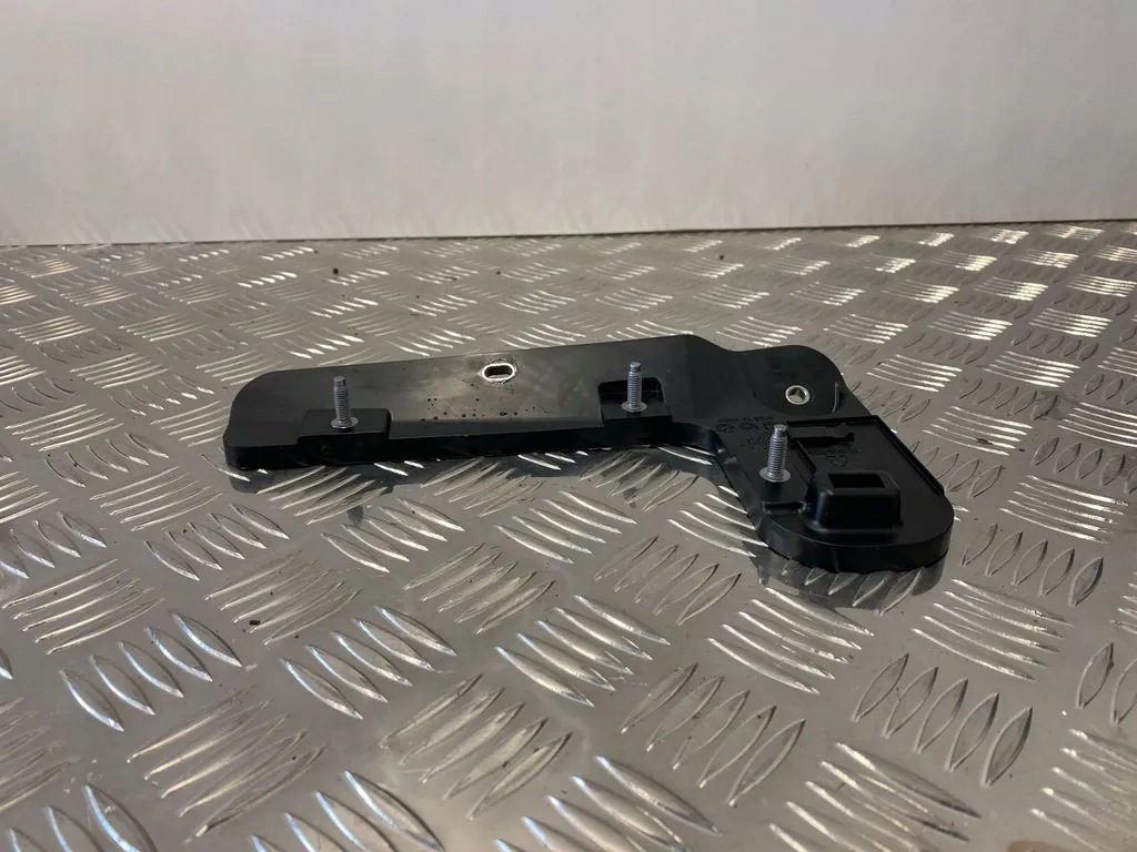 Volvo EX30 2024 : Support garde-boue OEM 576283 image 4