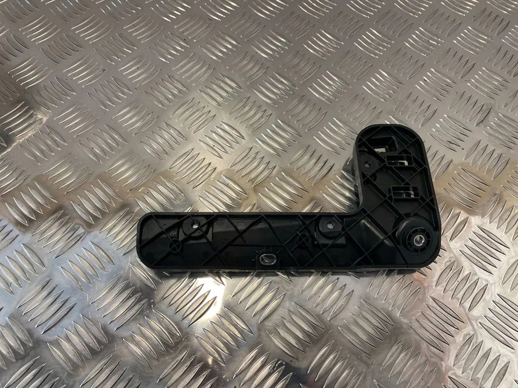 Volvo EX30 2024 : Support garde-boue OEM 576283 image 6