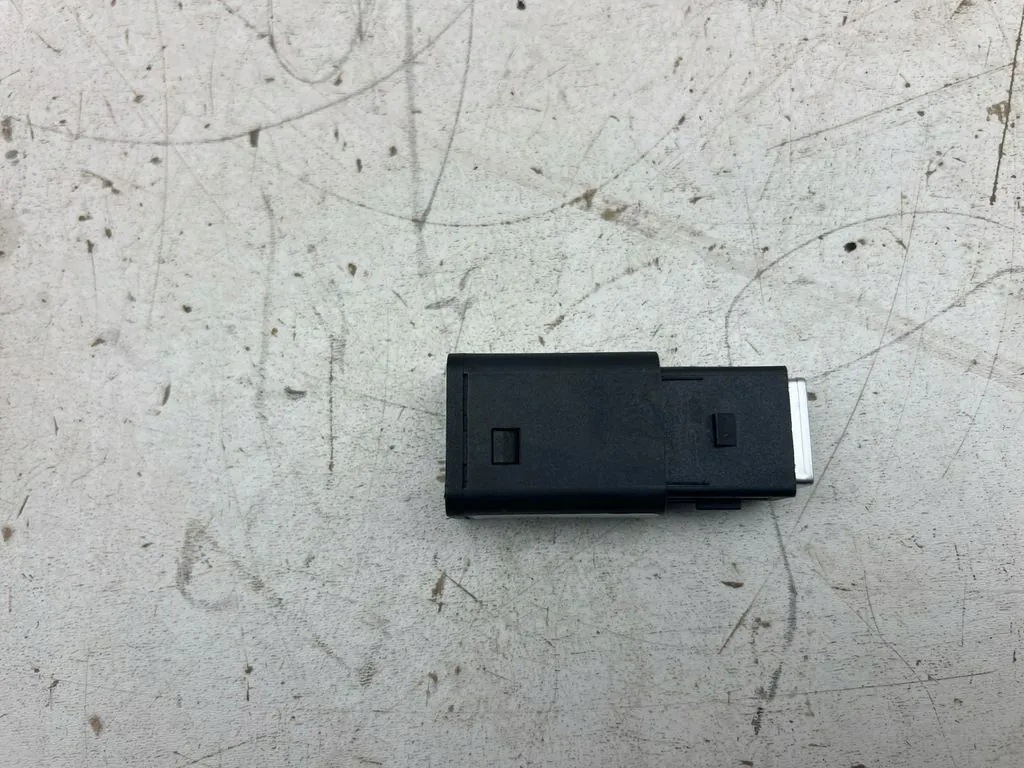 USB Citroën C4 II (B7) 98217039DX usato image 4