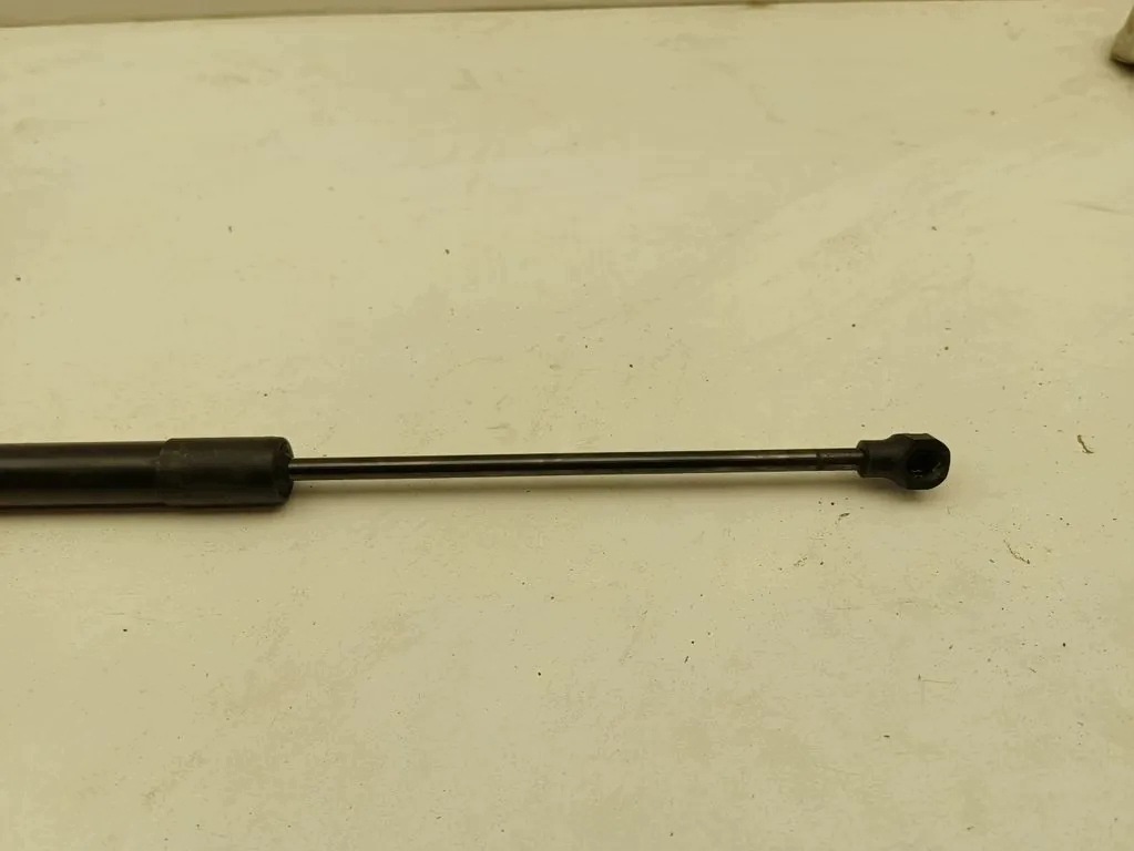 Käytetty takaluukun nostin Citroën C4 III 9631083780