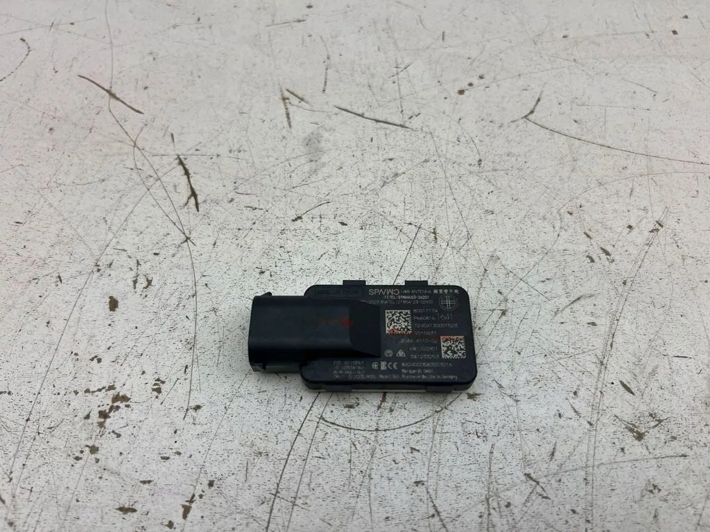 Volvo Antenna Amplifier 80017174 Used image 2