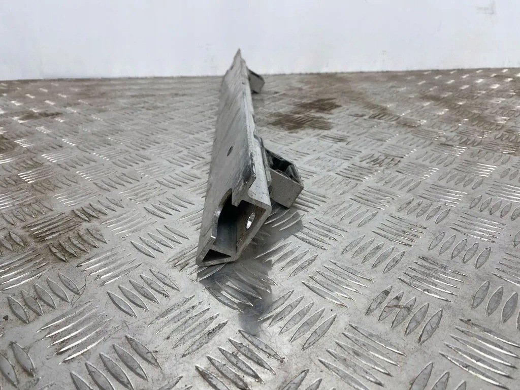 Tesla Model Y untere Querträgerverstärkung 1667529-00-A image 4