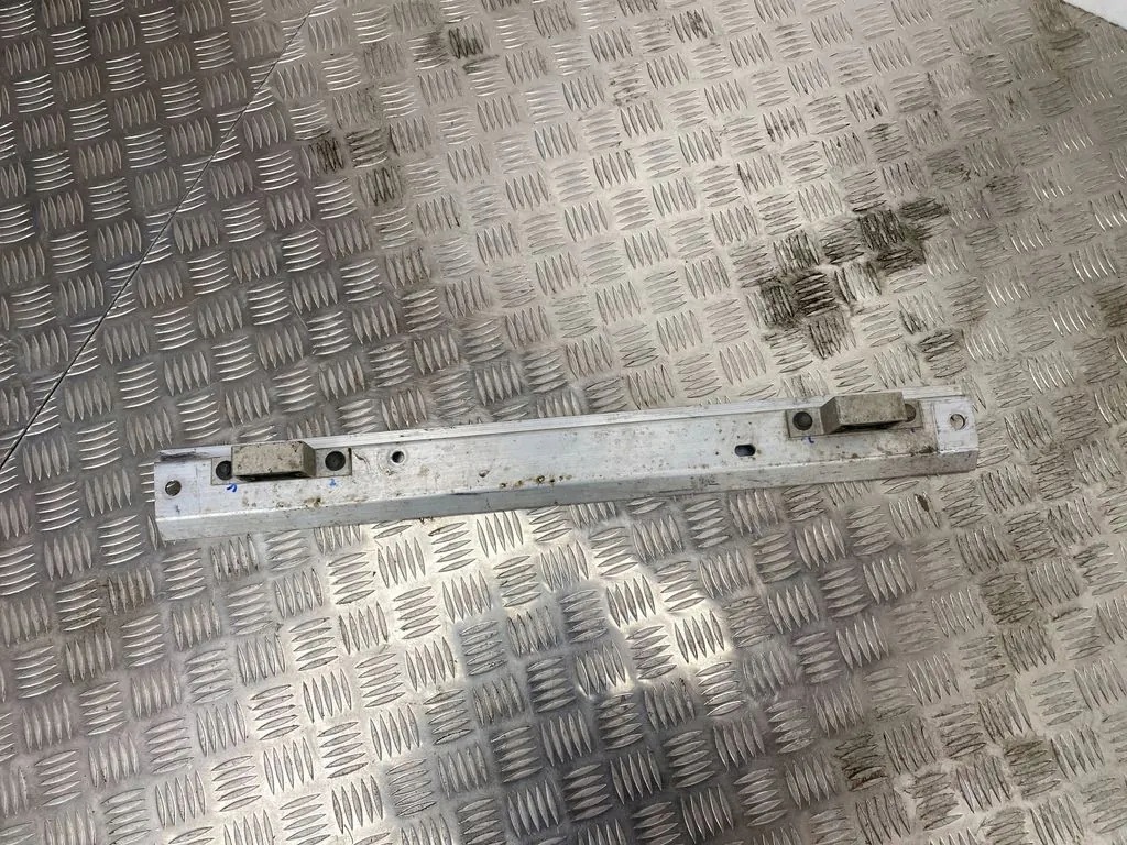 Tesla Model Y untere Querträgerverstärkung 1667529-00-A image 5