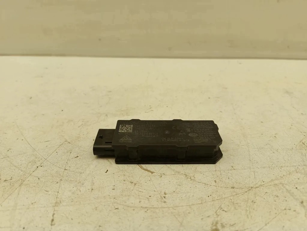 Antennivahvistin VW 5NA962133D käytetty