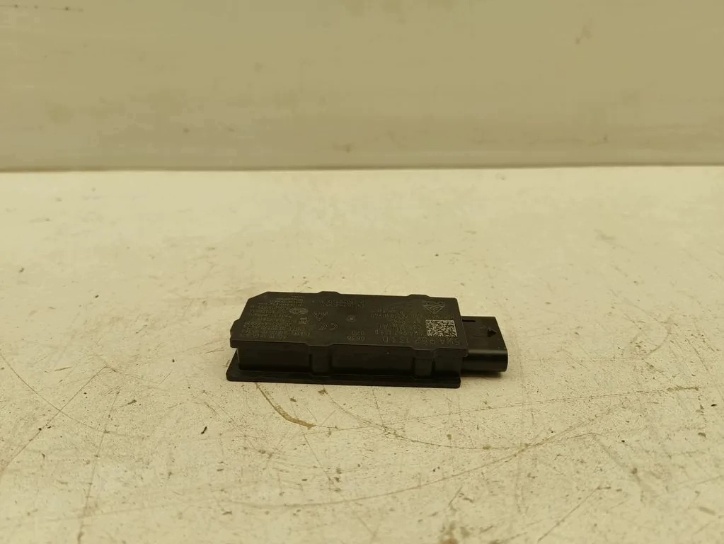 VW Antenna Amplifier 5NA962133D Used image 4