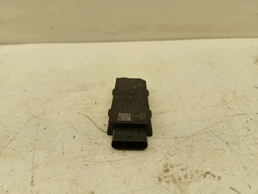 VW Antenna Amplifier 5NA962133D Used image 5