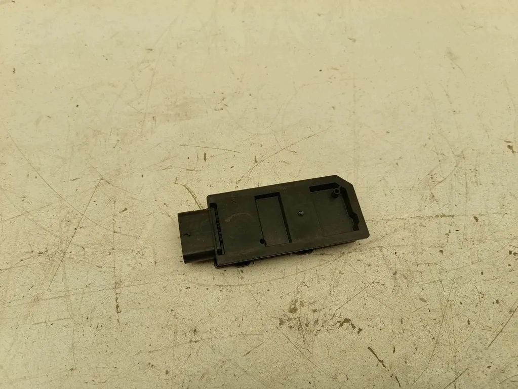 VW Antenna Amplifier 5NA962133D Used image 6