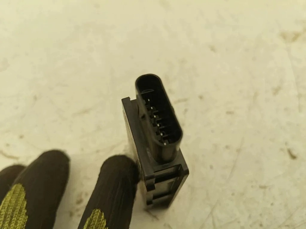 VW Antenna Amplifier 5NA962133D Used image 7