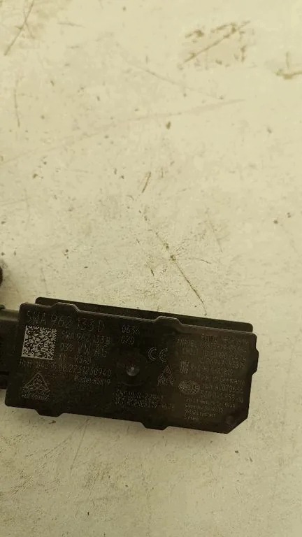 VW Antenna Amplifier 5NA962133D Used image 8