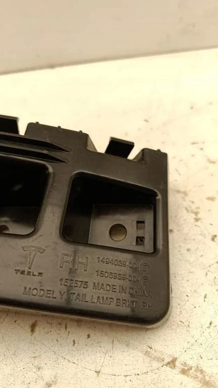 Feu arrière Tesla Model Y 2023 OEM 152575 image 5