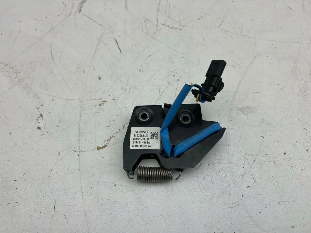 Volvo EX30 2024 Capot Verrou 8892063129 image 2