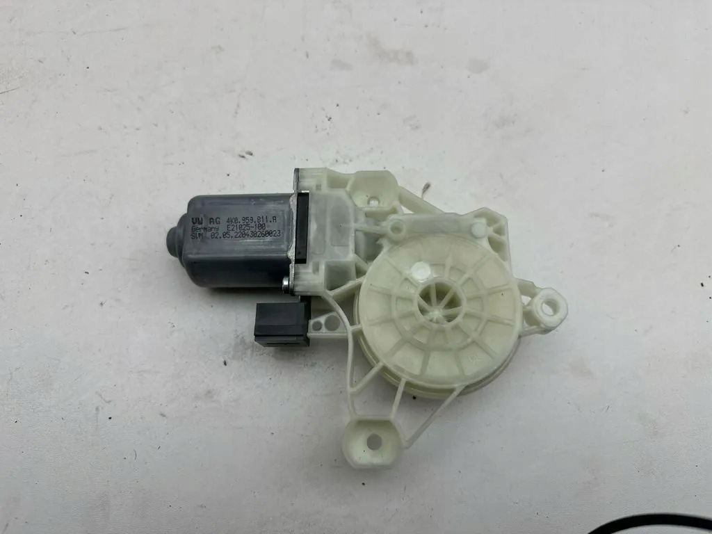 4K0959811A VW Peças Elétricas Usadas image 2