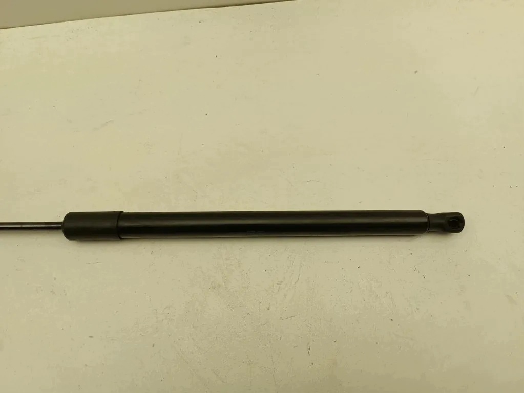 Käytetty takaluukun nostin Skoda 5E782755201S
