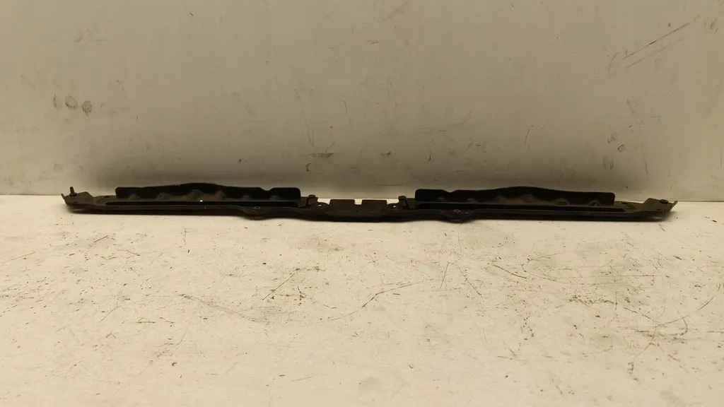 Panel de cierre Tesla Model Y 145232501B usado image 4