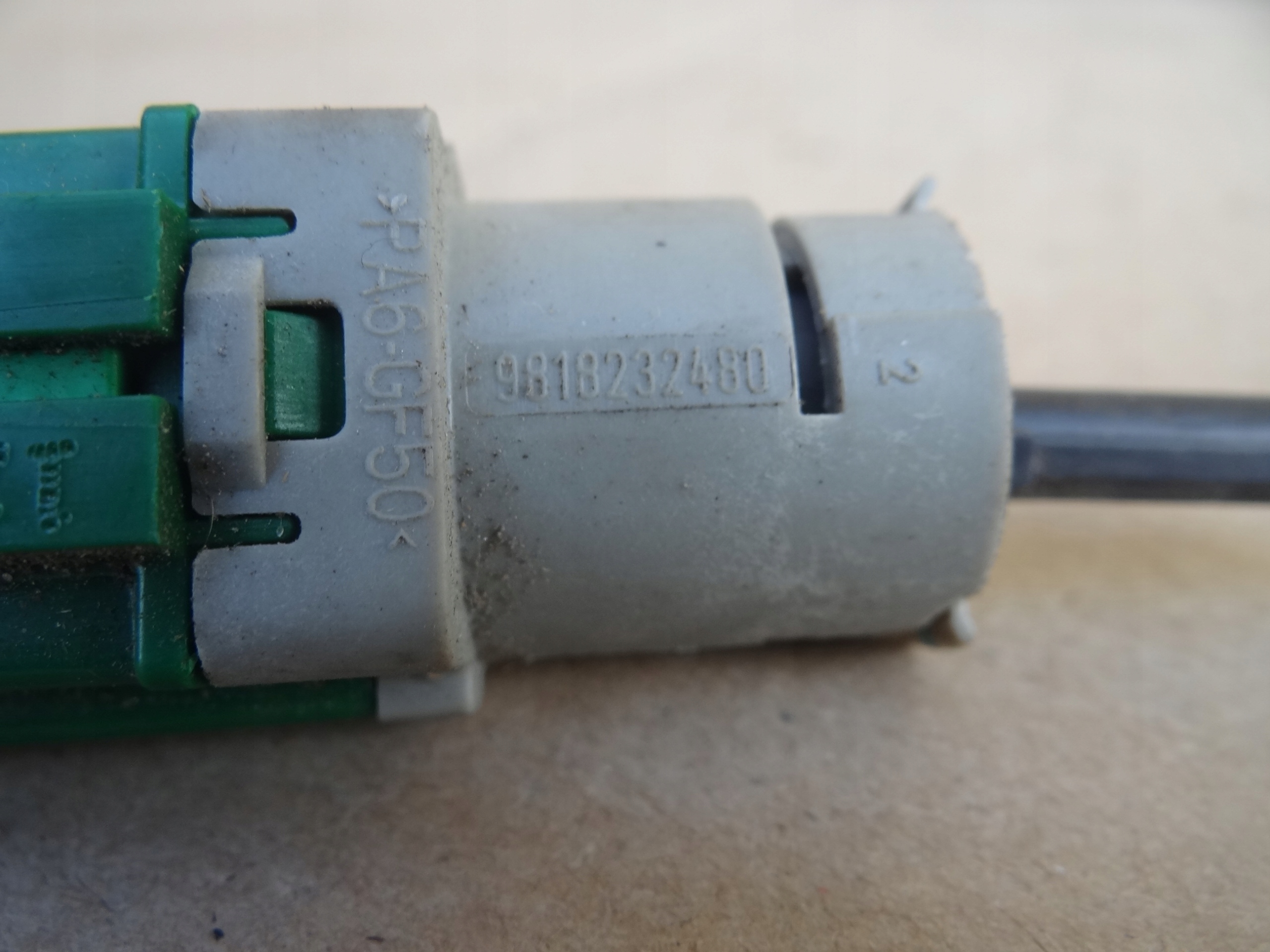 Bremslichtschalter Peugeot 3008 II 9818232480