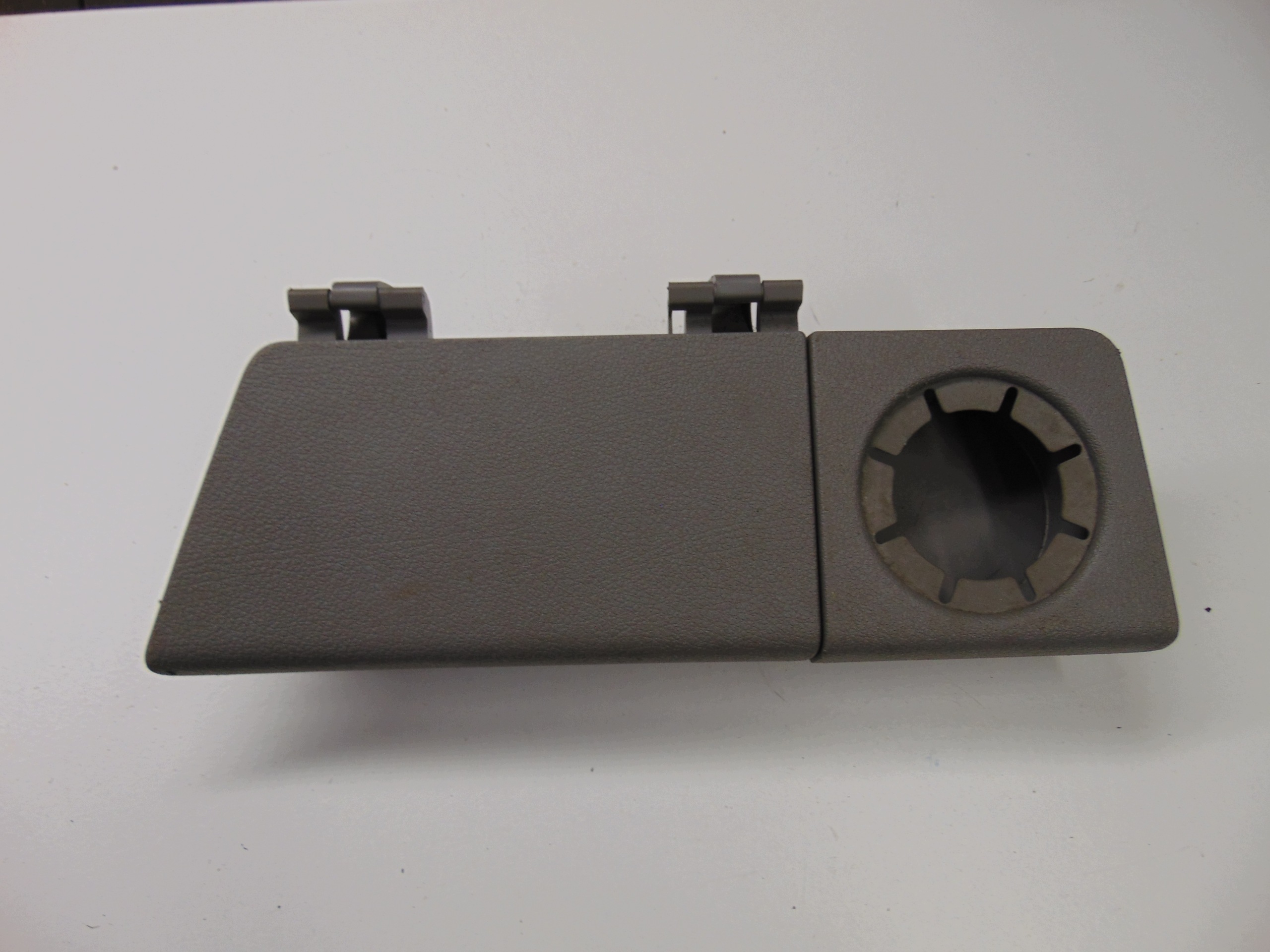 VW Touran I Soporte Bebidas Usado 1T0861801B image 2