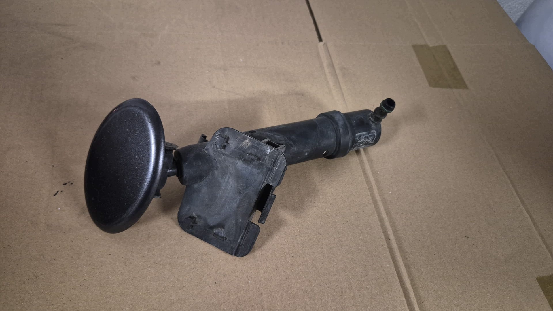 Bouchon lave-phare gauche SEAT LEON 5P0955109 image 2