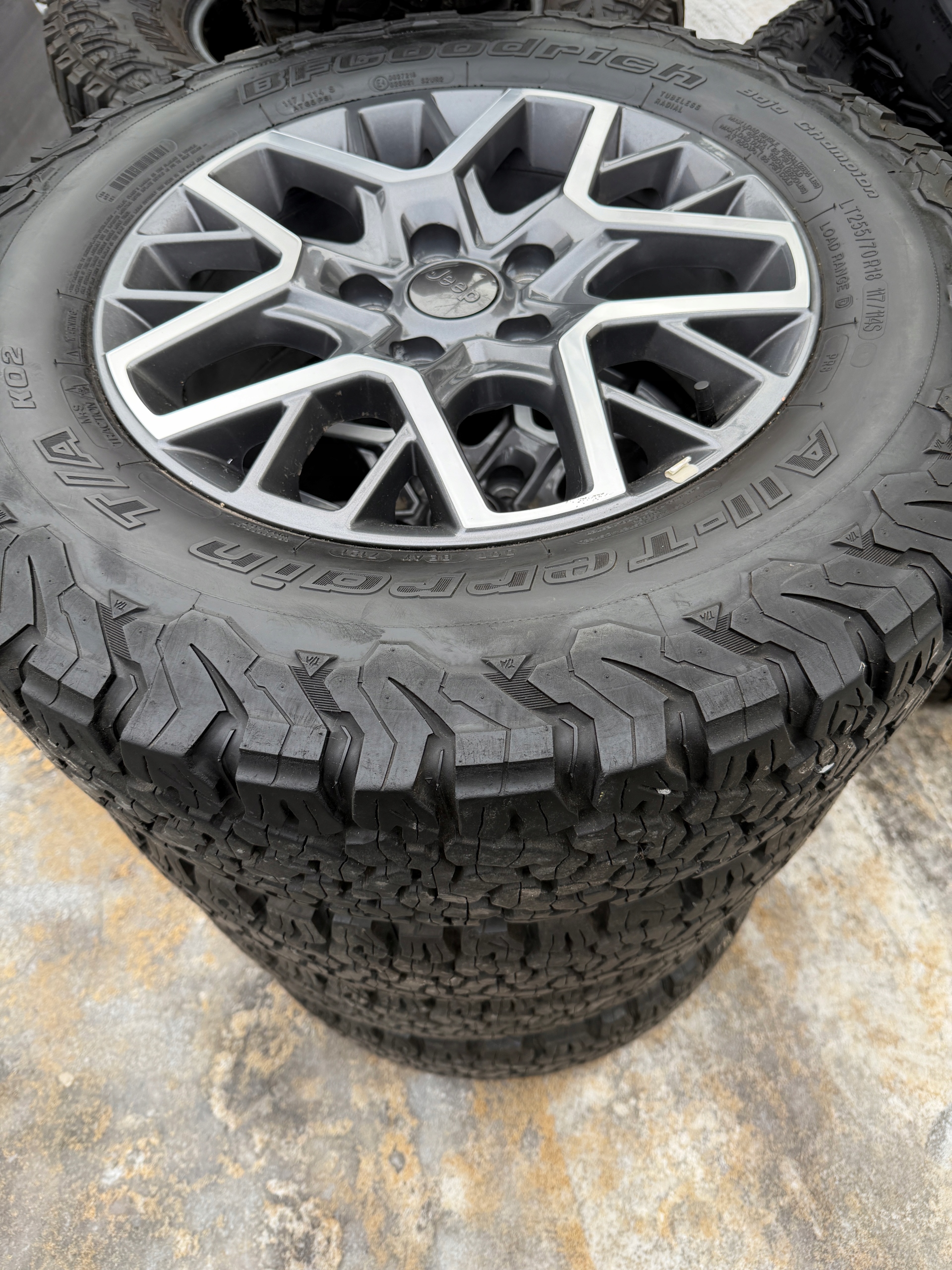 Llantas de aleación 255/70/18 Wrangler JL 18+ OEM 6BZ41TRMAA