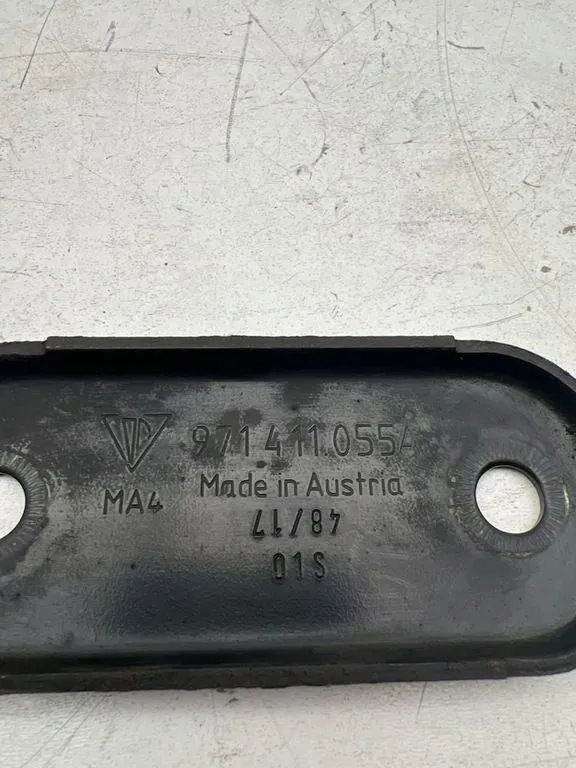 Stabilisatorfäste fram vänster Porsche Panamera 971 971411055A image 5