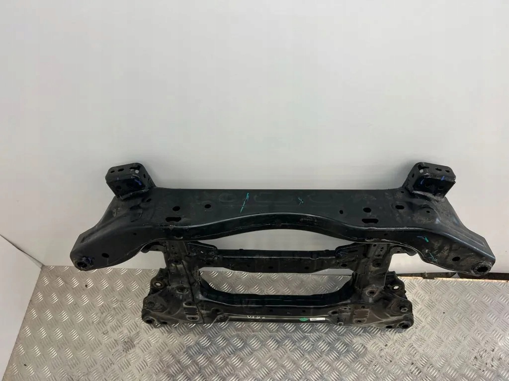 2024 Volvo EX30 Ski Rack Front P8894874656 image 5