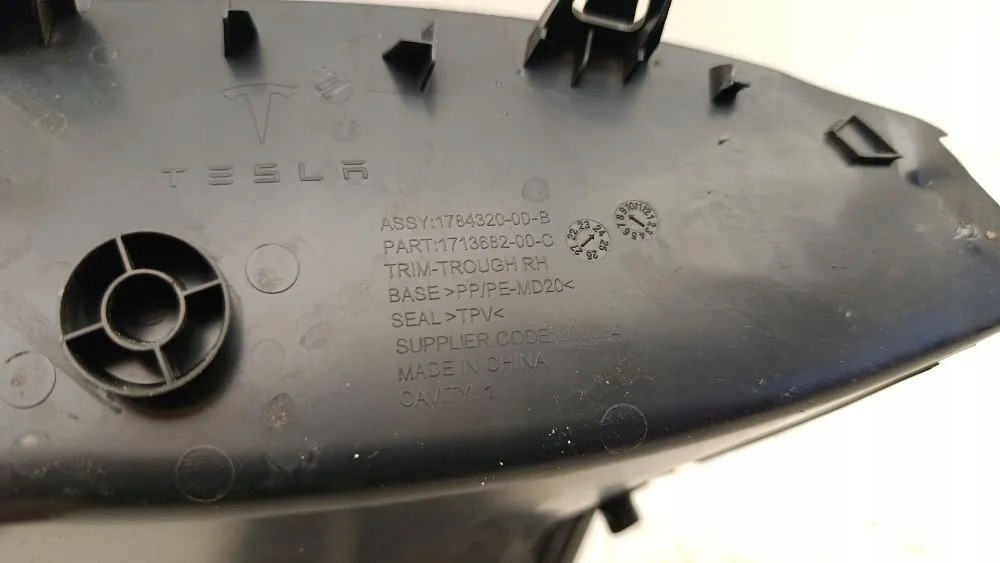 Tesla Model 3 Lift 2024 Highland Abdeckung Rücklicht rechts OEM 1784320-00-B image 7