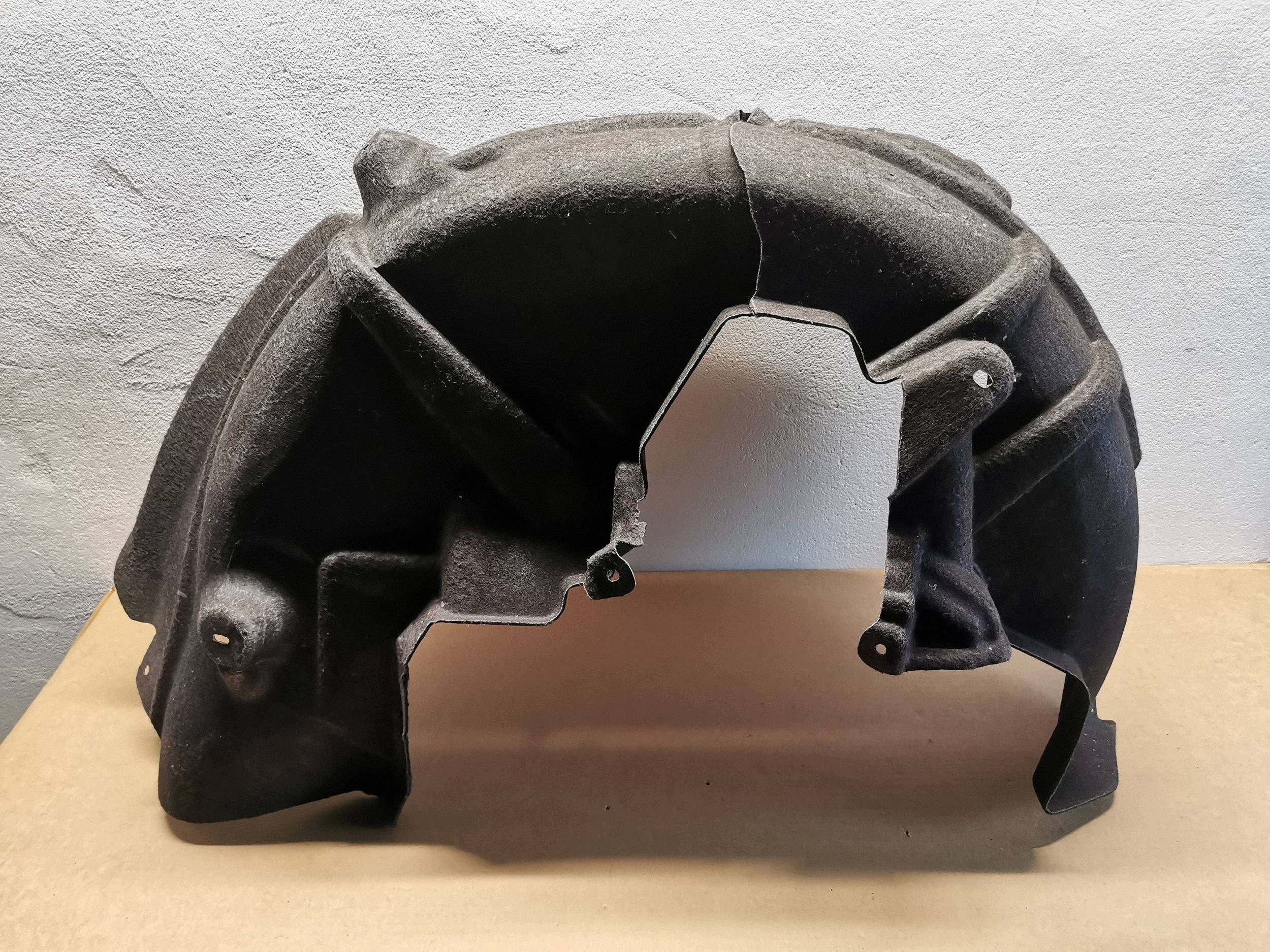Volvo XC60 II 17- Pasaje trasero derecho usado OEM 32392475DAN