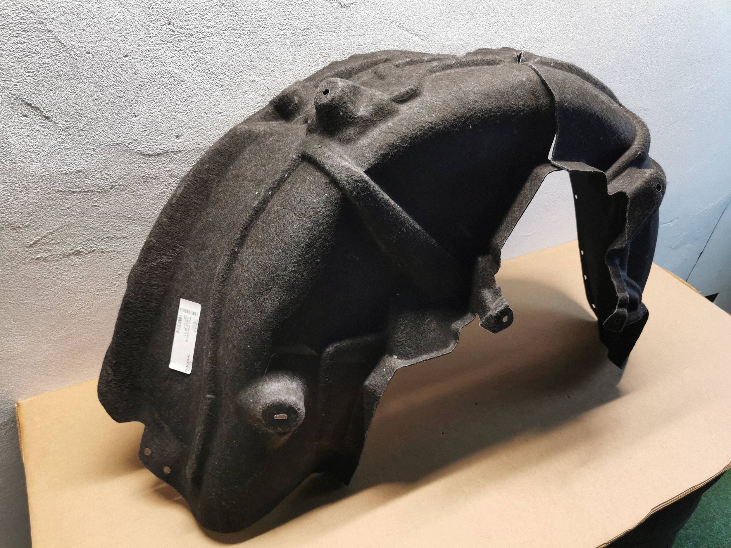 Volvo XC60 II 17- Takalokasuoja oikea taka 32392475