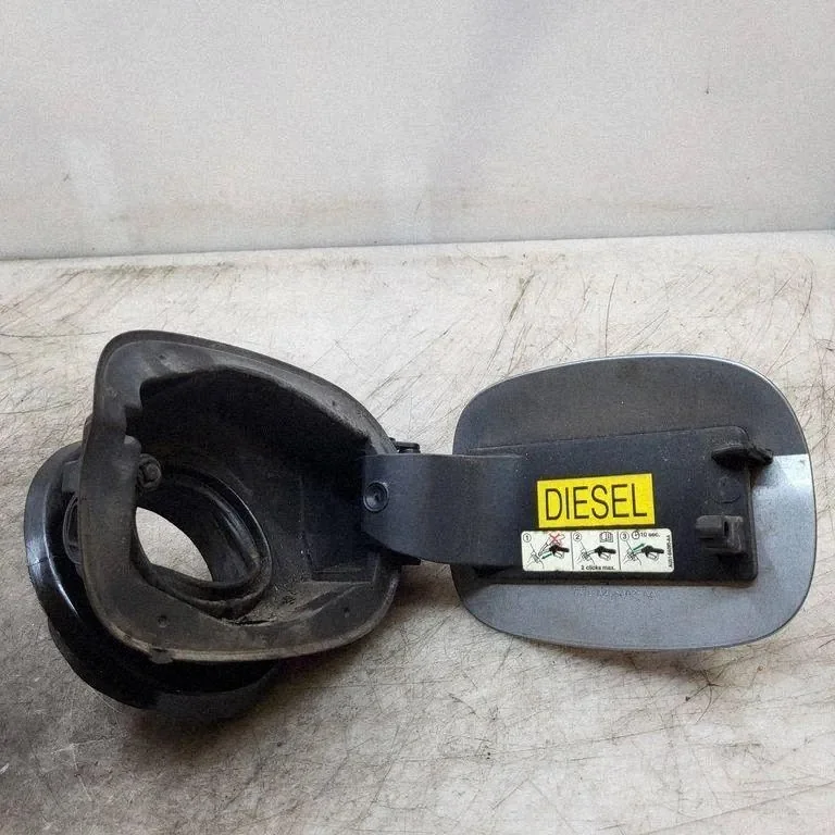 Polttoainetankin luukku Ford Mondeo IV