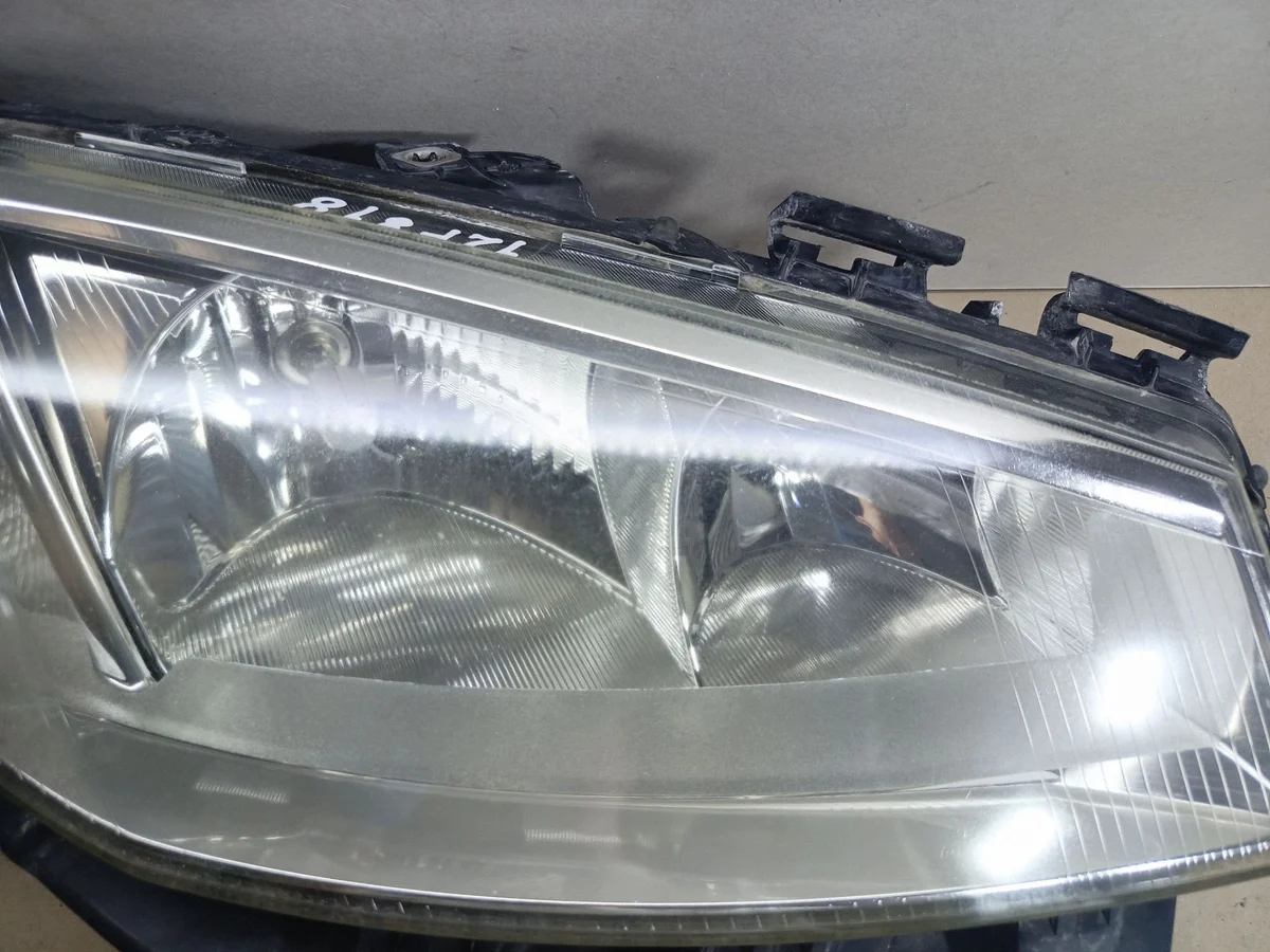 Oikea etuvalo Renault Megane II image 3