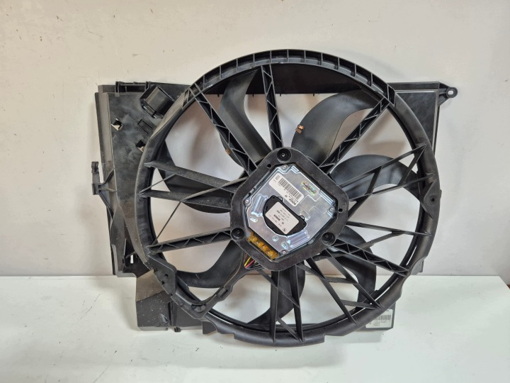 BMW 1 E87 3 E90 E91 E92 E93 X1 E84 radiateurventilator behuizing 7801647 7561713