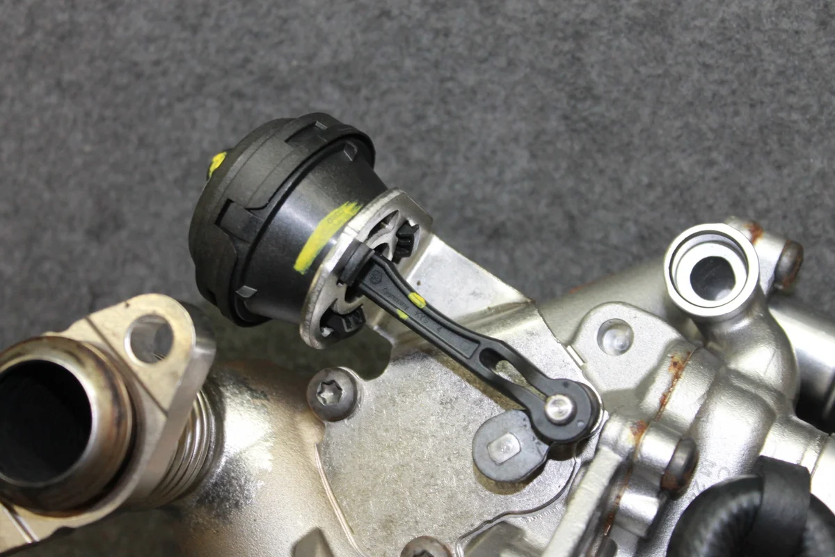 BMW EGR Koeler 11717822350 image 3